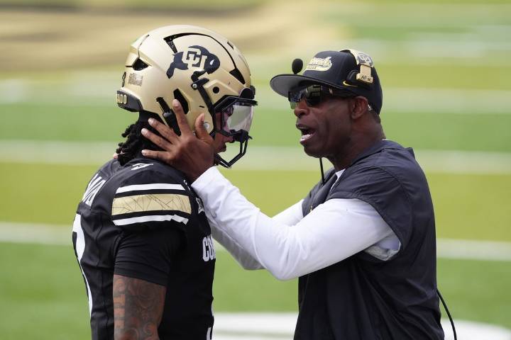 Deadspin | Haynes King's late TD run propels Georgia Tech past Colorado
