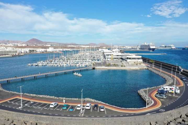 La jueza deniega el internamiento cautelar de 44 de los migrantes localizados en un armador que los trasladó a Lanzarote