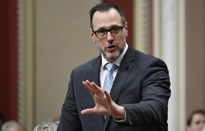CP NewsAlert: Quebec government to ban prayer in public places