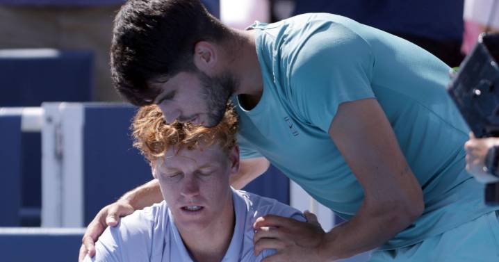 El «error» que cometió Alcaraz por abrazar a Sinner tras la final de Cincinnati