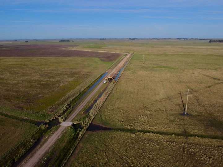 Trabajos de alteo, reconformado, bacheo y entoscado de caminos rurales