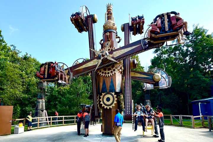 32 people rescued from ride at Six Flags in Prince George’s Co.