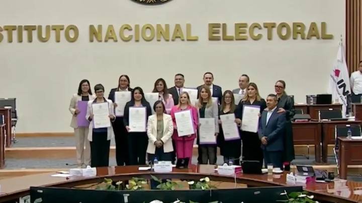 Entrega INE últimas 12 constancias a juzgadores electos