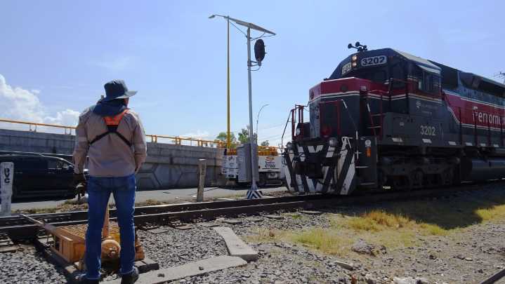 Tras fallecimiento de 6 personas en accidente, diputada llama a prevenir percances con el tren en Santa Rosa Plan de Ayala