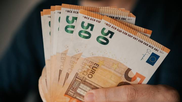 Euro hoy y euro blue: a cuánto cotizan este martes 12 de agosto