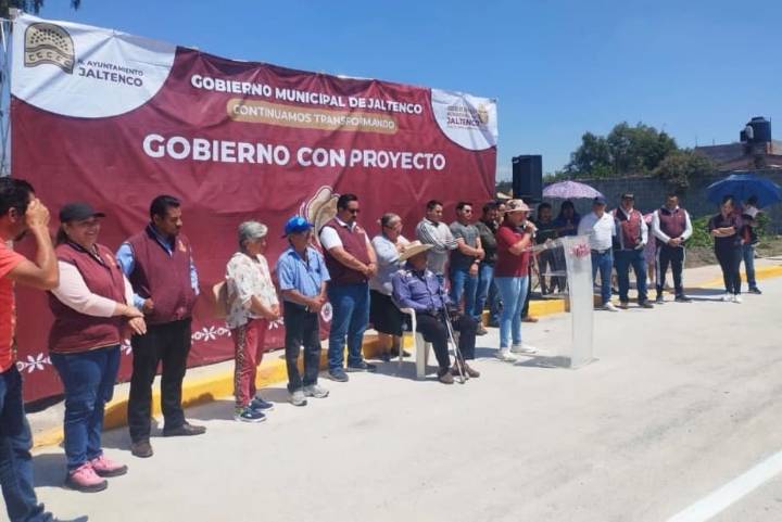 Inaugura Rosario Payen pavimentación de la calle 24 julio