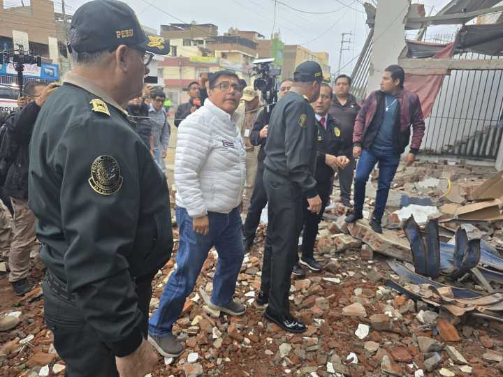 Abuchean al ministro del Interior durante su visita a Trujillo: "Corrupto, igual que Acuña"