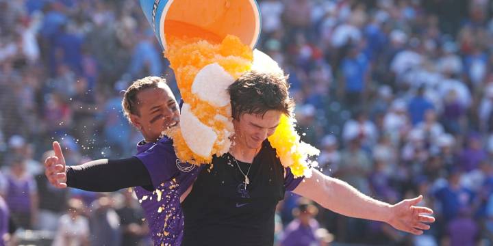 Mickey Moniak hits walk-off triple in finale vs. Cubs