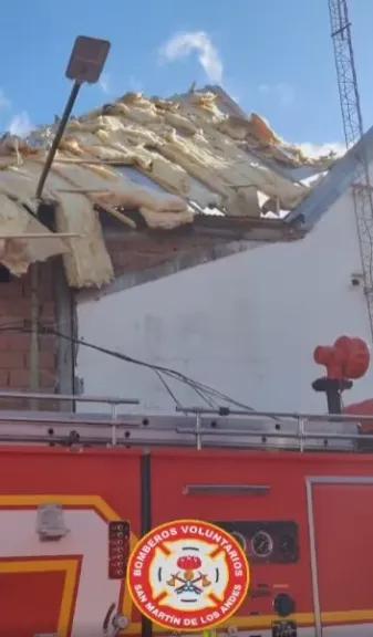 El viento voló parte del techo de la Biblioteca Popular 9 de Julio de San Martín de los Andes