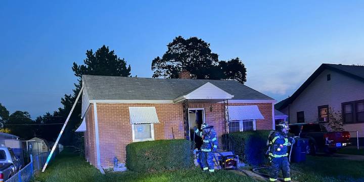 Man suffers minor injuries in early morning house fire in Hastings