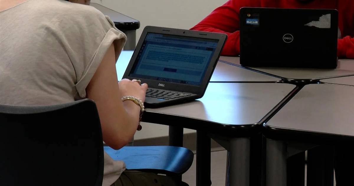 Eye On Illinois: Are public schools the best option for mental health screenings?