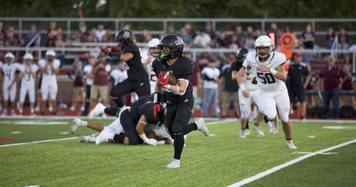 Johnston City runs through Carmi in season opener