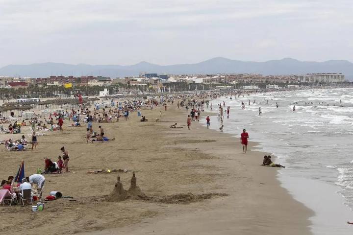 Un frente atlántico trae este domingo tormentas y un gran descenso de las temperaturas