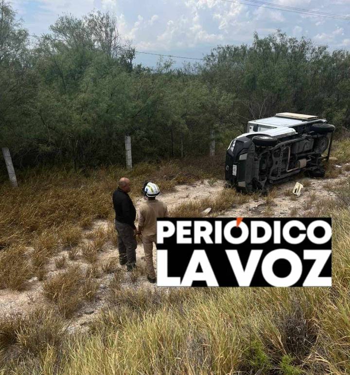 Vuelca conductor de Saltillo en la carretera 57