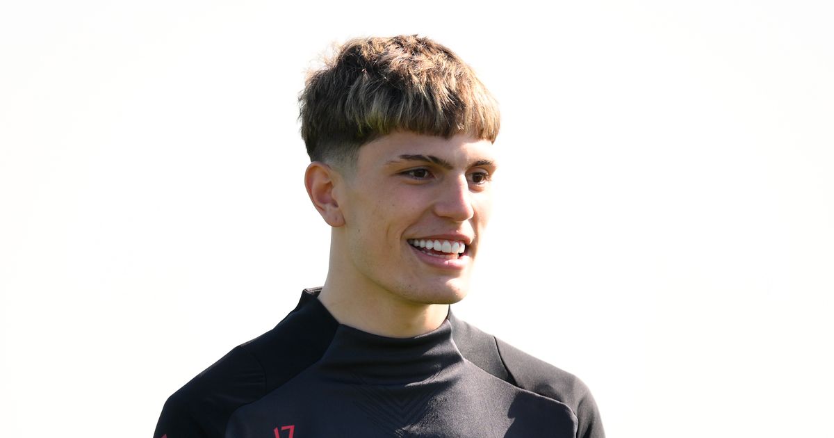 Alejandro Garnacho sends Man United one-word message amid fresh transfer uncertainty