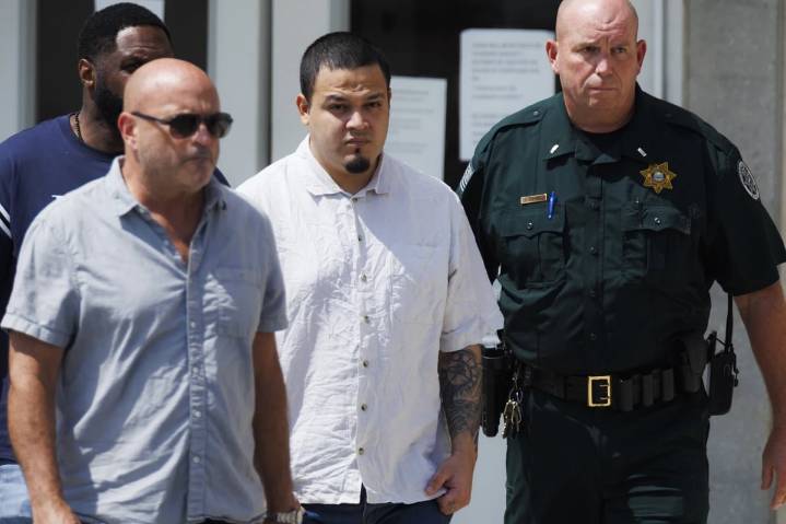 Liberan al salvadoreño Kilmar Ábrego García de cárcel en Tennessee; se reunirá con su familia en Maryland a la espera de juicio