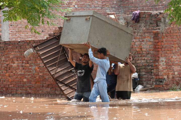 Floods affect 1.2 million, displace nearly 250,000 in eastern Pakistan