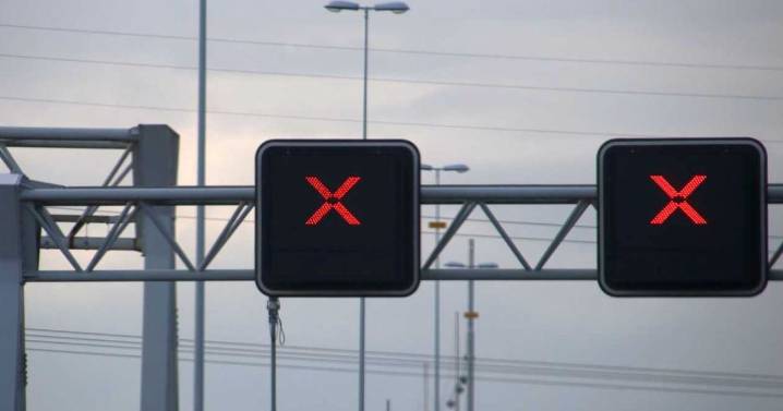 Edinburgh drivers slapped with £800 worth of fines following M90 collision