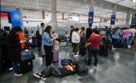 Tras fuertes lluvias que paralizaron vuelos y afectaron a miles, autoridades acuerdan acciones para garantizar operación en el AICM