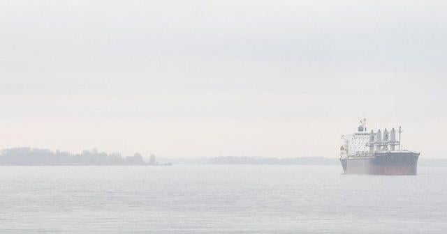 Operation begins to free ship run aground in St. Lawrence River near Montreal