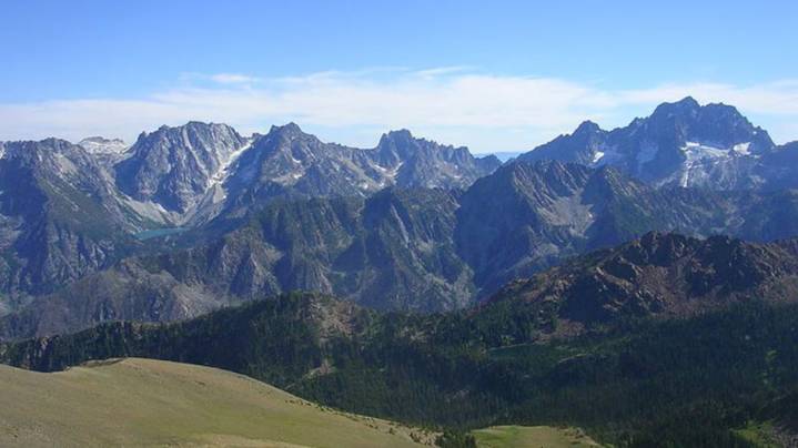 Hiker rescued from Aasgard Pass after night on cliffside
