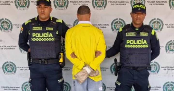 Mayor de la Policía fue herido con su propia arma tras frustrar un robo en Bogotá: capturaron al agresor
