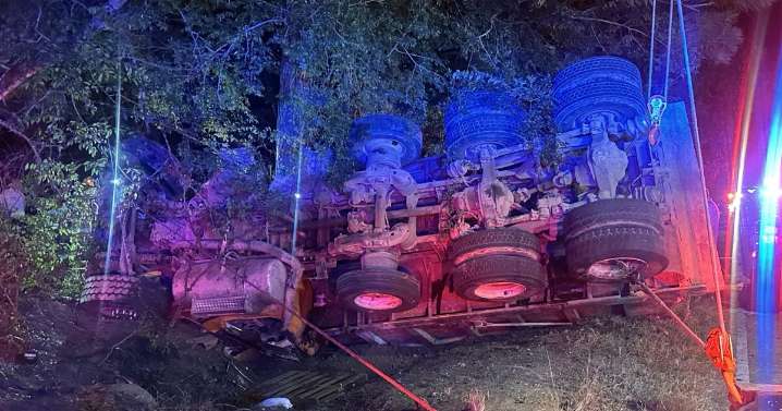 Carencro police: One trapped after head-on crash on Gloria Switch Road