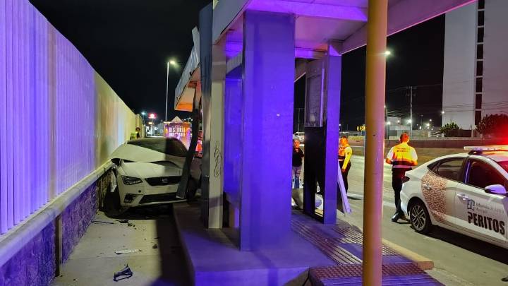 Conductor se da a la fuga tras chocar a las afueras del TSM en Torreón