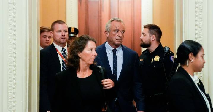 RFK Jr. Cancels mRNA-Vaccine Contracts: Experts’ Reactions