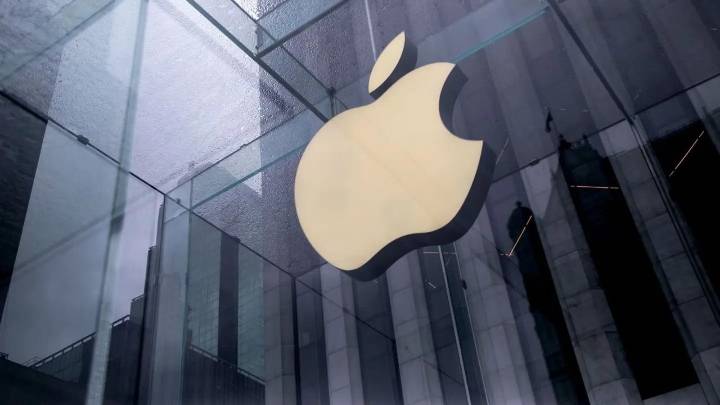 White House says Apple to announce $100B US investment commitment for manufacturing