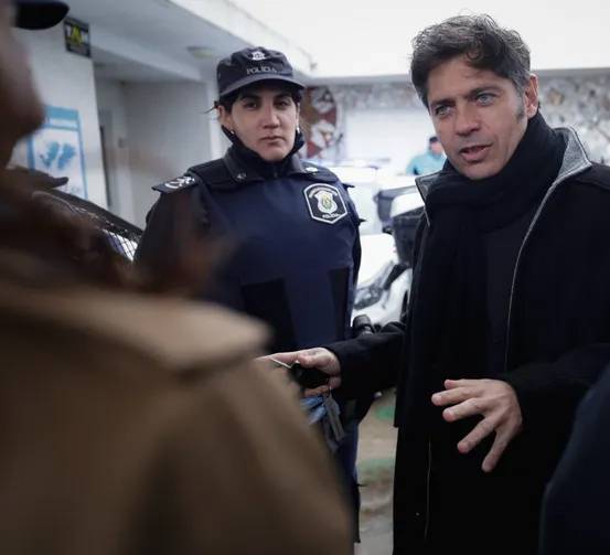 “Me estoy cargando la campaña al hombro y no soy candidato”, dijo Kicillof
