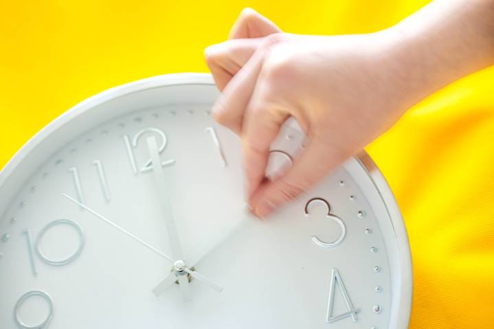 Daylight Saving Time: Turn your clocks back earlier this year