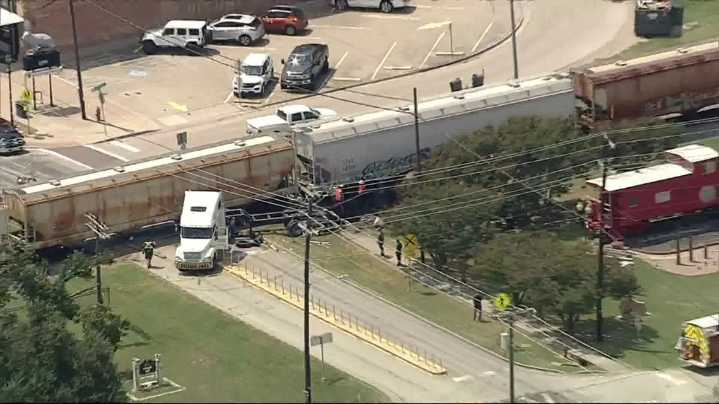 Train and 18-wheeler crash blocks Downtown Forney intersections