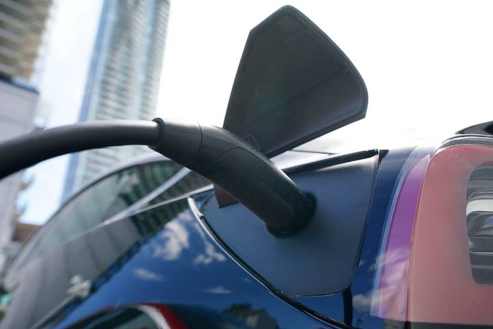 Ottawa announces $25-million in funding for companies to build EV chargers, buy natural gas