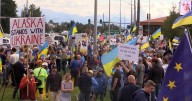 Alaskans rally for Ukraine before Trump