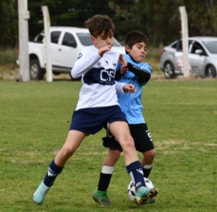 Futbol Menor Dos nuevos líderes en inferiores de la Liga Regional