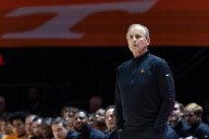 Tennessee basketball coach Rick Barnes signs lifetime contract