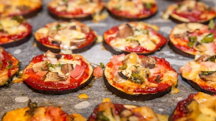 Pizzetas de berenjenas: sin harina y con 3 ingredientes, resolvé tu almuerzo de la forma más rica y saludable