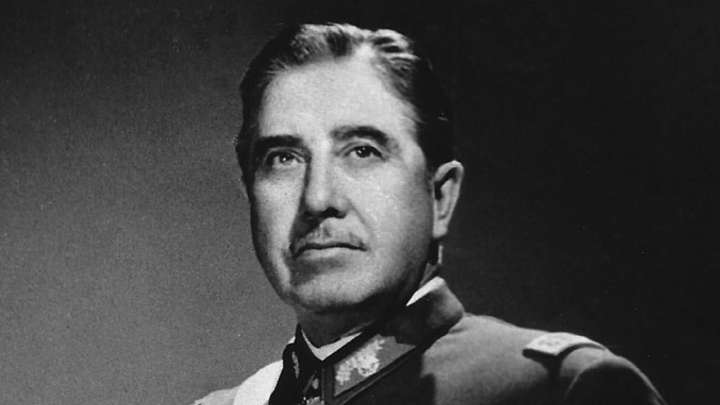 "¡Cállate, te dije!": Suspenden a profesor por gritonear a estudiantes en debate sobre Pinochet