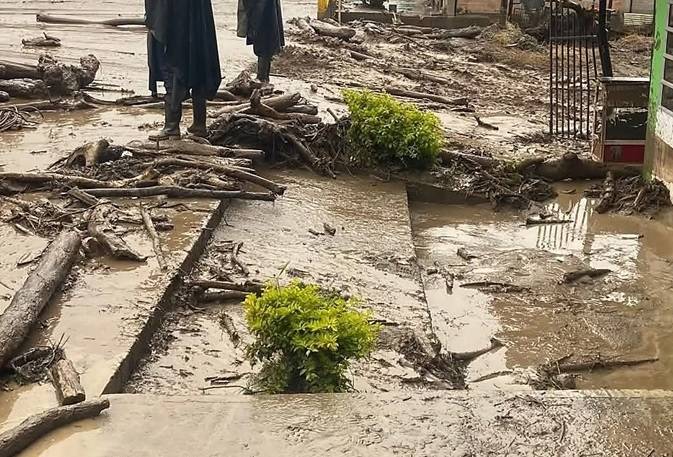 Soacha activa PMU permanente por lluvias: limpian desagues, sumideros, alcantarillas y atienden emergencias en barrios afectados