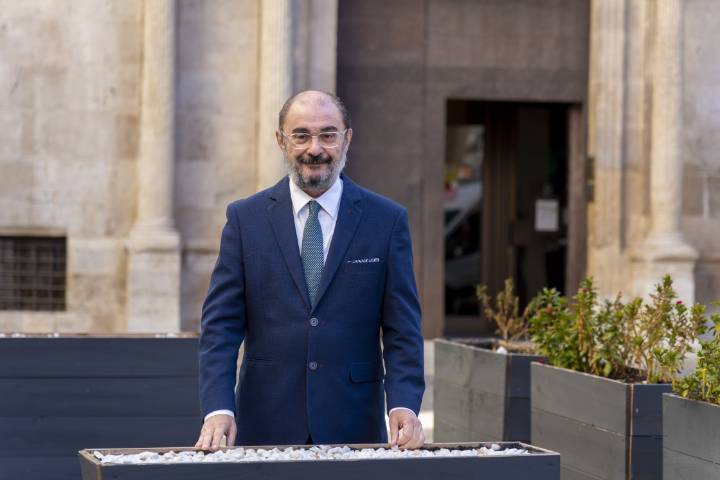 Aragón resalta tras la muerte  de Javier Lambán su fortaleza ante su enfermedad y su coherencia política