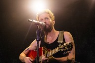 De la música a la fe. Axel reveló que planea convertirse en sacerdote en unos años