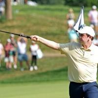 Monster birdie gives heckled MacIntyre four