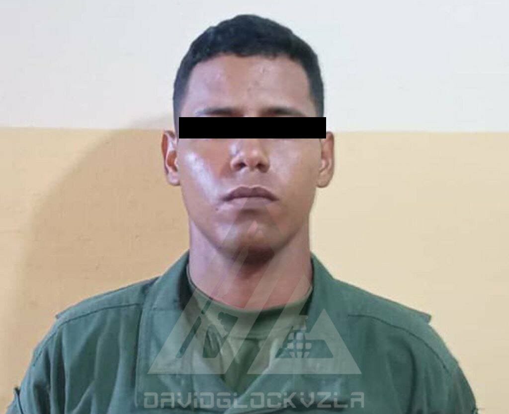 Sargento deserta y se lleva un Ak