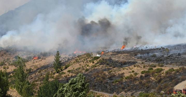 Evolucionan favorablemente los incendios y dan un respiro en España