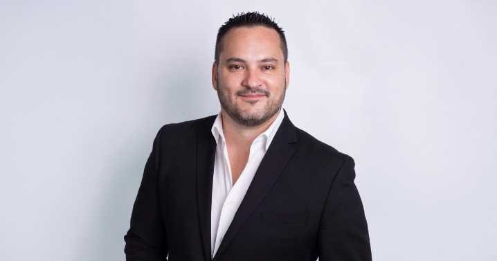 Candidato a alcalde de Miami compara su historia con la de miles de residentes