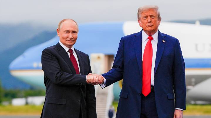 Putin: «Hemos establecido contactos directos muy buenos con Trump»