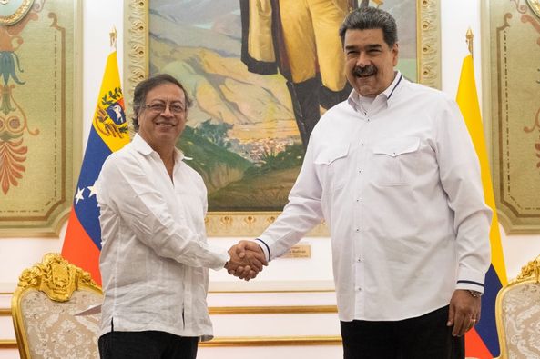 Nicolás Maduro confirmó que Gustavo Petro le brinda apoyo militar a Venezuela en la zona del Catatumbo, justo a partir del momento en que Estados Unidos empieza una avanzada militar sin precedentes fr