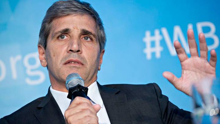 Luis Caputo criticó al Congreso y pidió apoyo a empresarios inmobiliarios para impulsar el plan económico