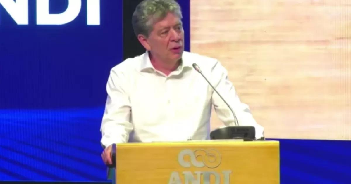Bruce Mac Master pide unidad y defensa de las instituciones en el cierre del congreso de la Andi